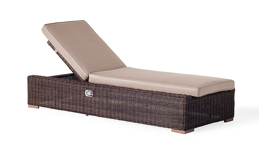 Wicker Lounge Chair with Cushions