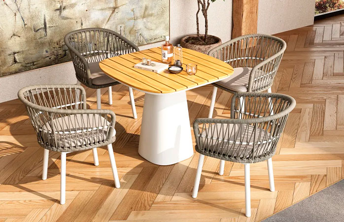 Outdoor Dining Table with chairs with b own cushions