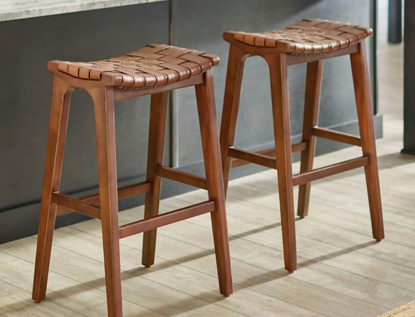 Bar stool in wood and leather