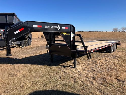 2026 Diamond T 30' Low-Pro Flatdeck w/Duals
