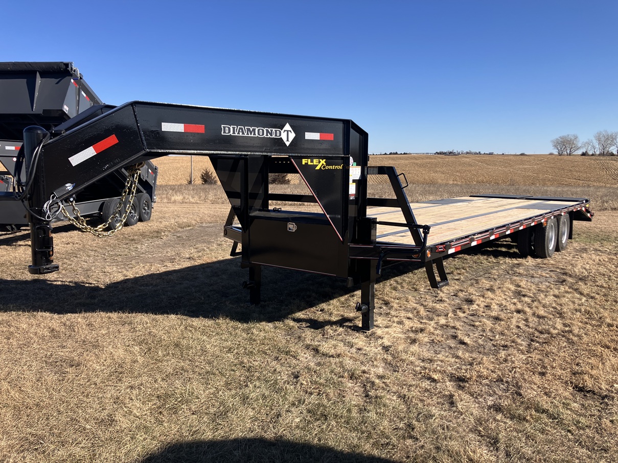2026 Diamond T 30' Low-Pro Flatdeck w/Duals 