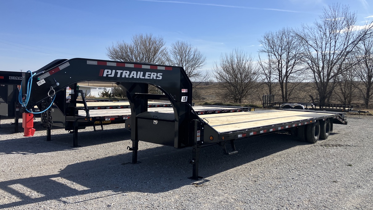 2026 PJ Trailers 32' Low-Pro Flatdeck w/12ks