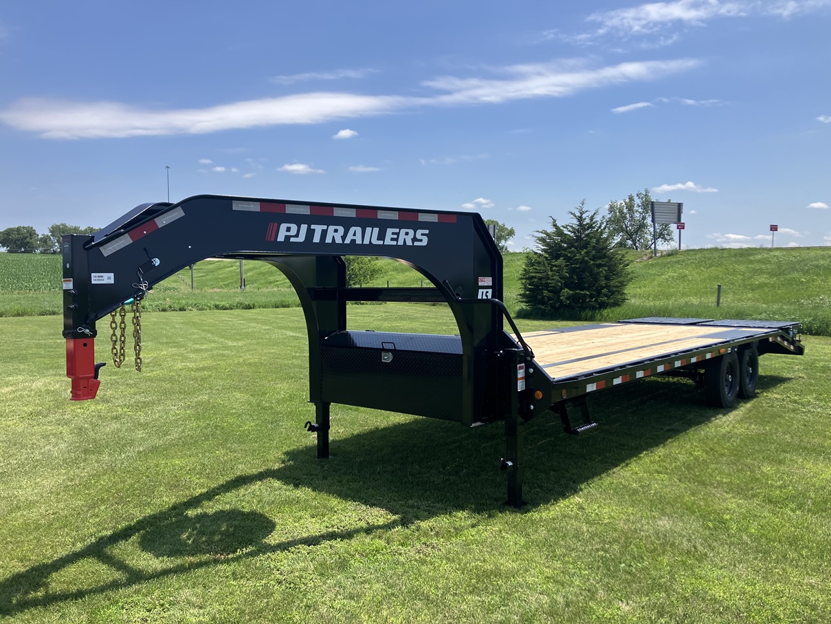 2027 PJ Trailers LS 26' Low-Pro Flatdeck w/Singles 