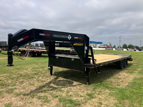 2027 Diamond T 26' Low Pro Flatdeck w/Singles