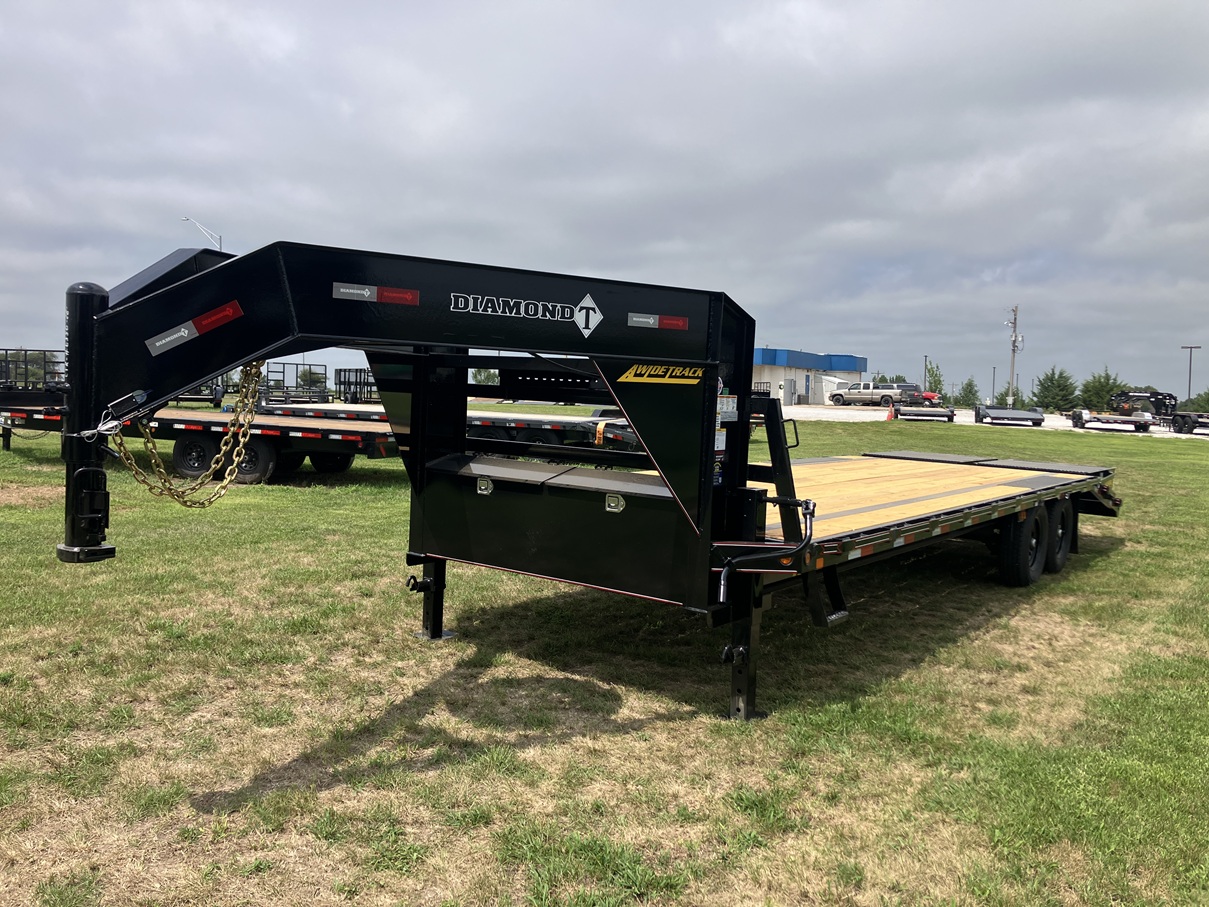 2027 Diamond T 26' Low Pro Flatdeck w/Singles 