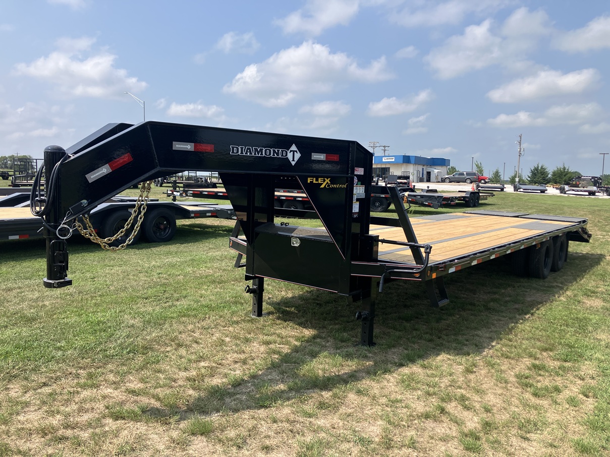 2027 Diamond T 28' Low-Profile Flatdeck w/Duals 