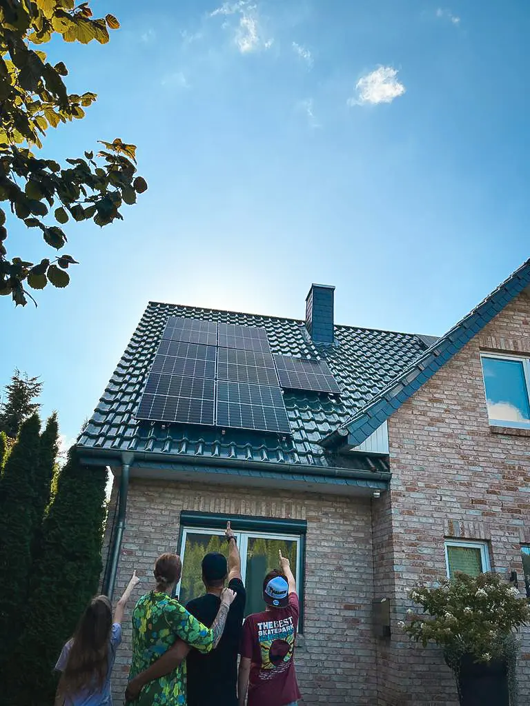 Enpal Kunden mit ihrer Enpal Energielösung