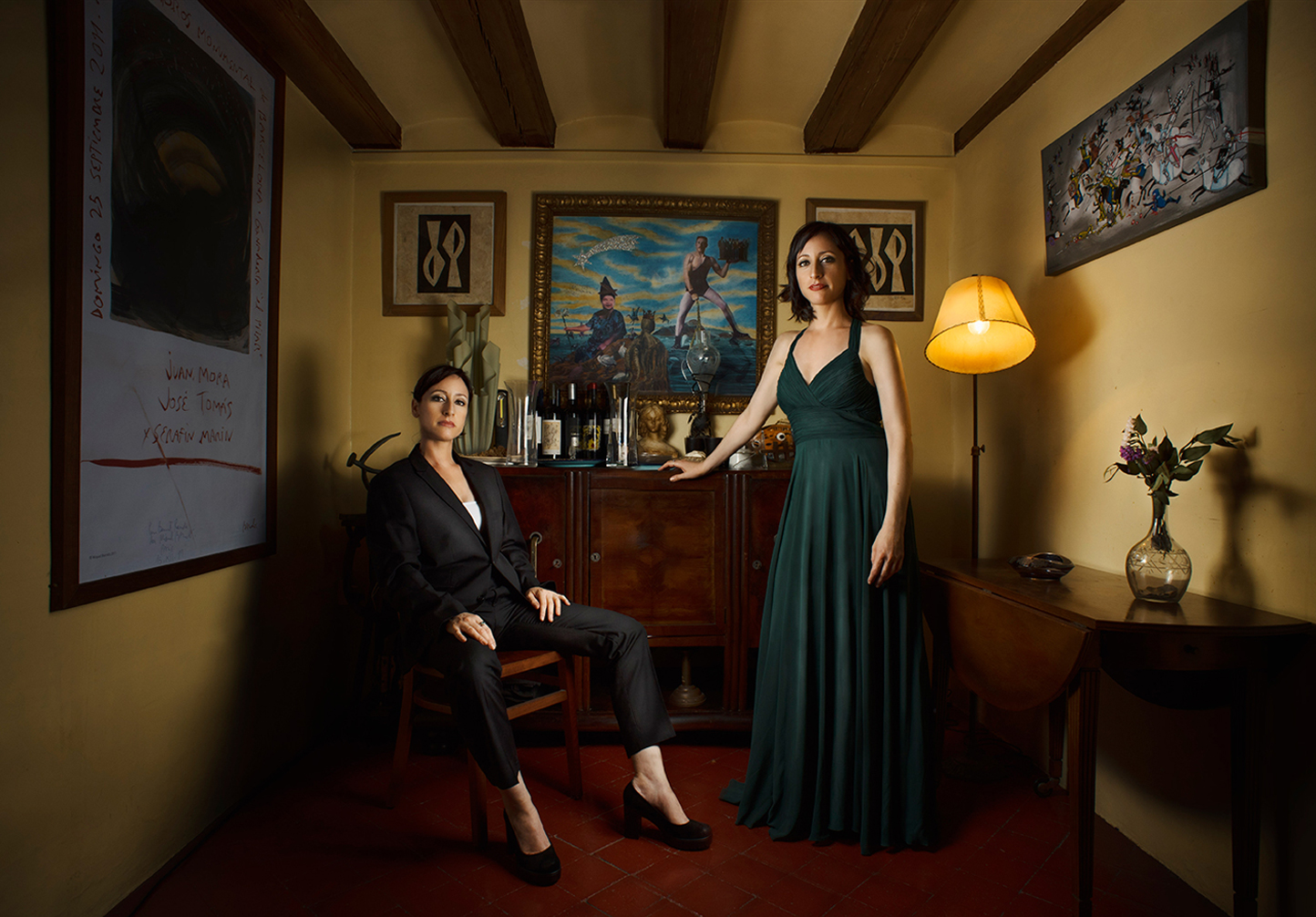 Lidia Vinyes Curtis appearing in double in a a barroque room looking at the photographer.