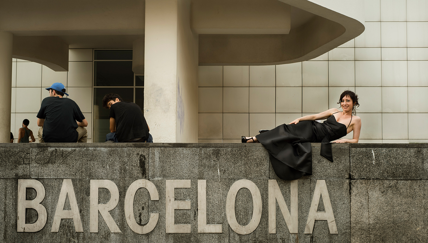 Lidia Vinyes Curtis posing at Macba
