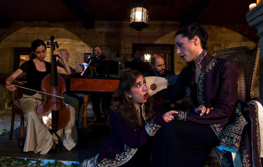 Lidia Vinyes Curtis singing As Nero.