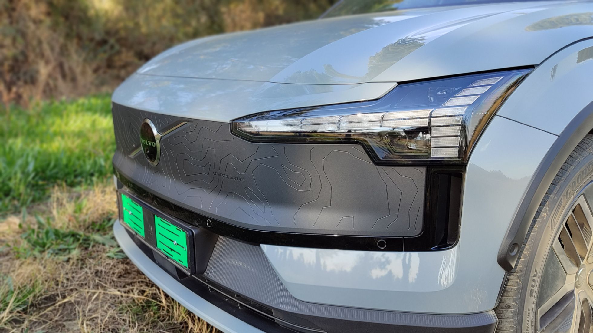 Volvo EX30 grille depicting the Kebnekaise mountain range in Sweden. 