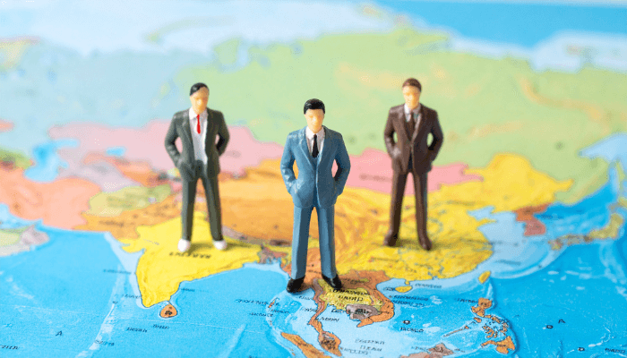 Expansion Without Strategy