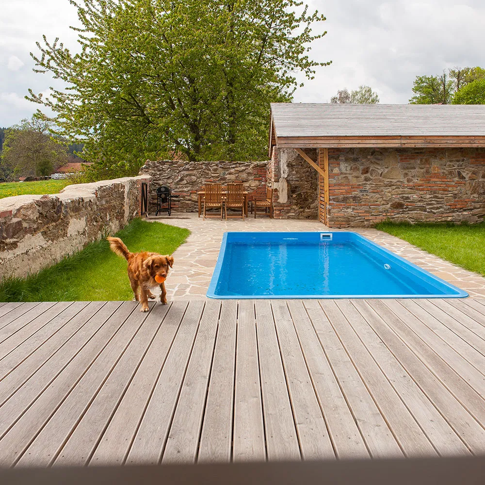 Exteriér Gvendolína House se zahradou a bazénem