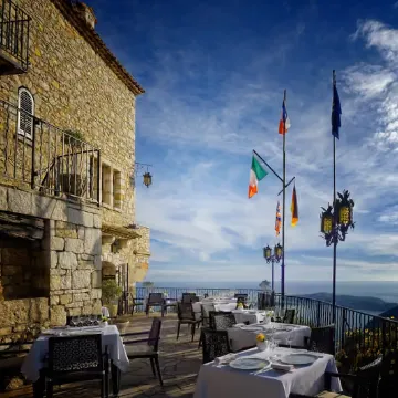 Terrasse d’hôtel à Èze, Côte d’Azur – photographie GRAPHYT
