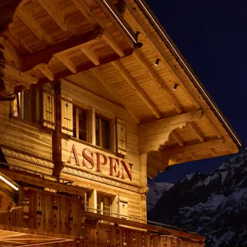 Hotel Aspen à Grindelwald de nuit – photographie GRAPHYT