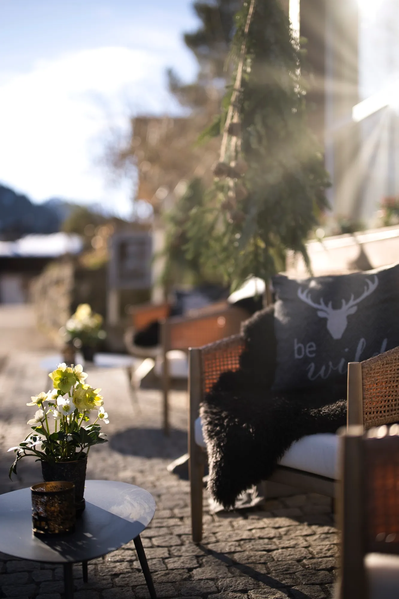 Terrasse ensoleillée de l'Hôtel Bristol à Adelboden