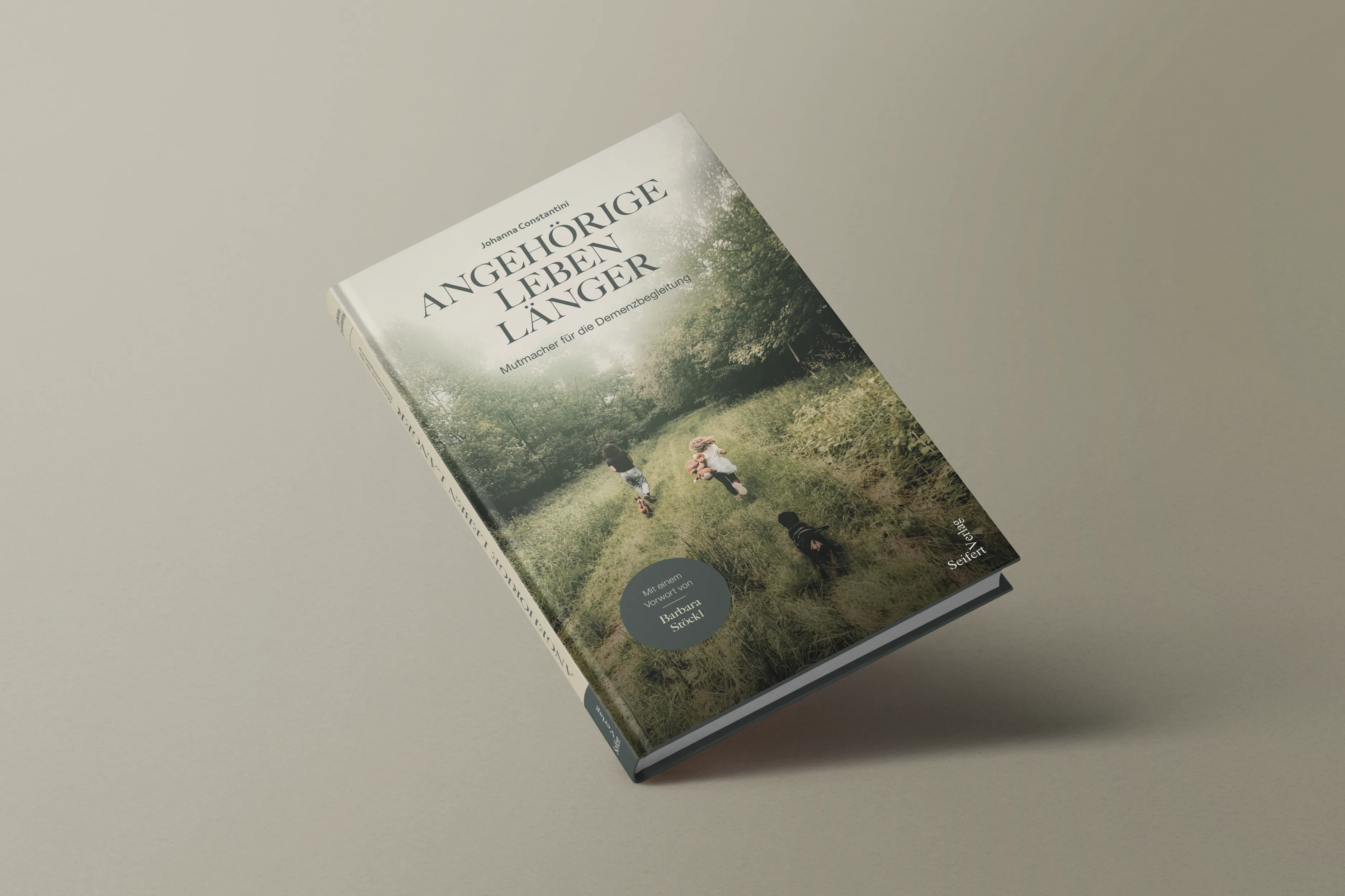 Buchcover von 'Angehörige leben länger' von Johanna Constantini.