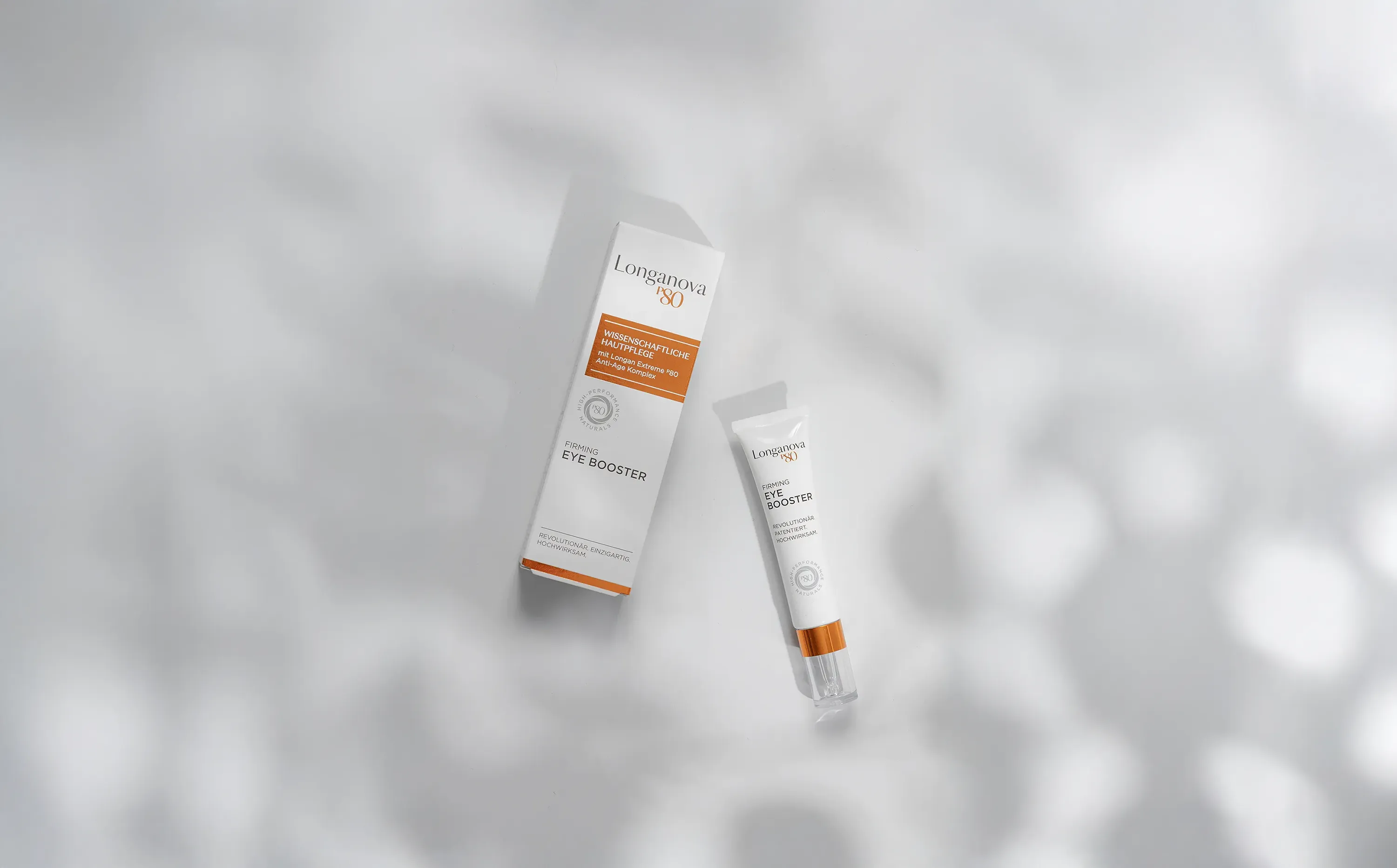 Longanova P80 Straffender Eye Booster mit Verpackung auf weißem Hintergrund.