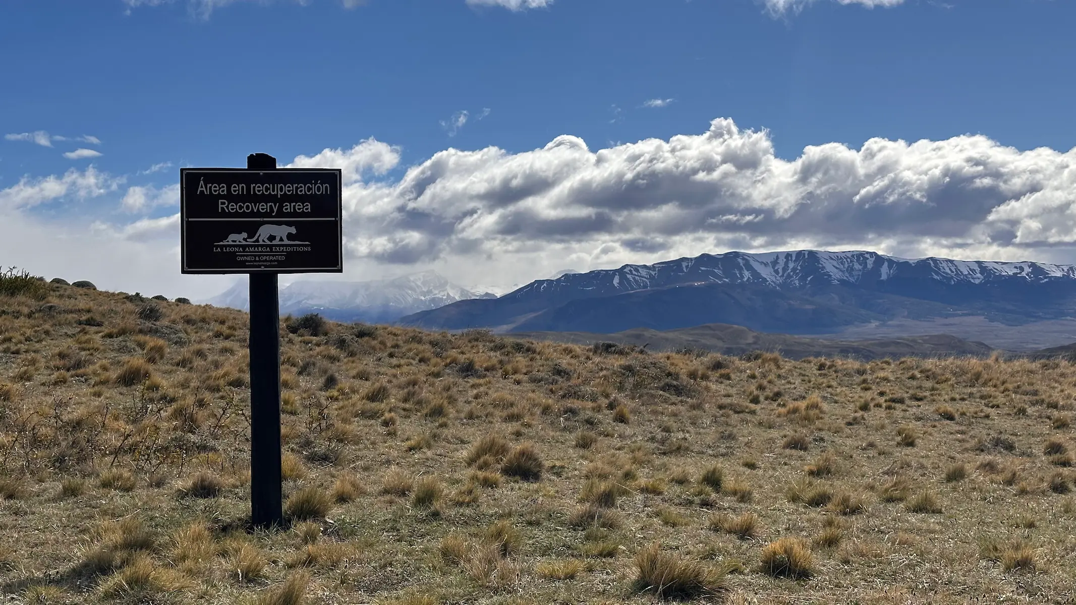Sign in Torres del Paine that indicates a recovery area for wilderness rehabilitation.