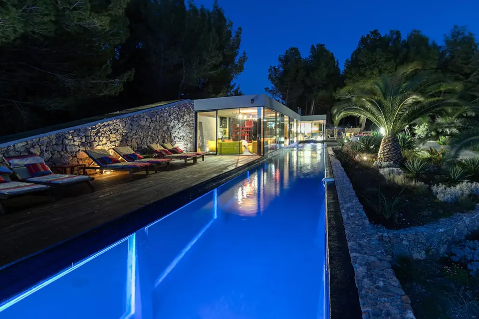AirBnB Villa On The Rocks In Bandol, France