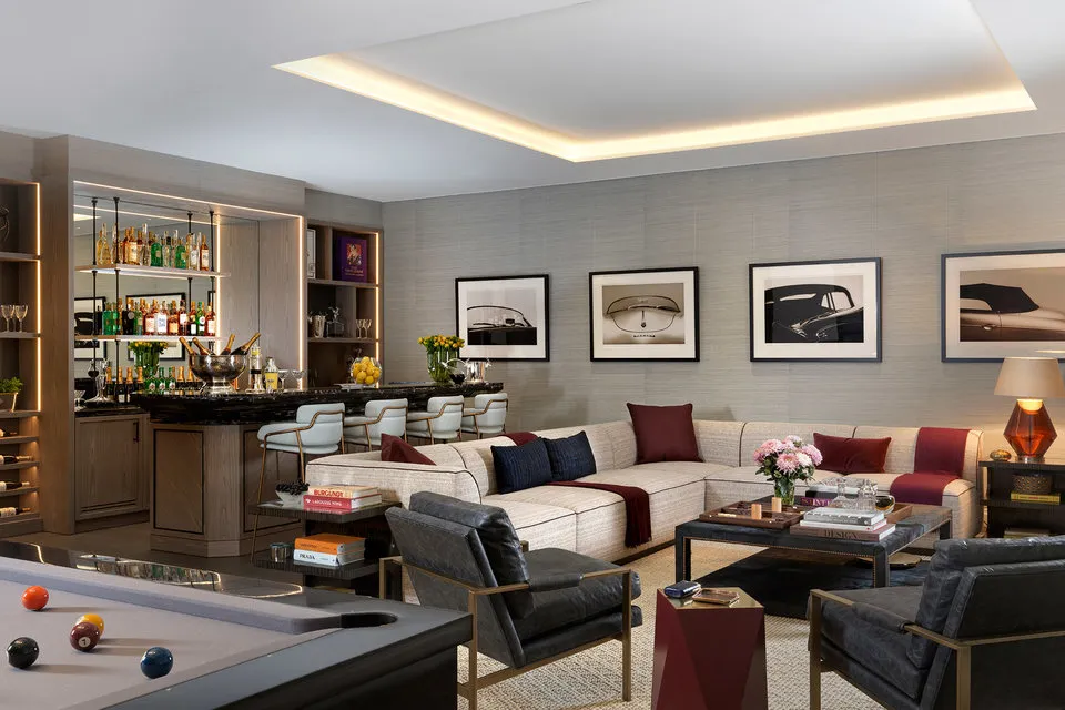James Bond Inspired Apartment 0.07