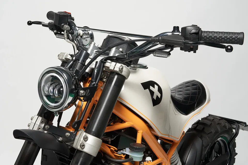 2012 KTM Duke 200 'Beluga XM' By Deus Ex Machina