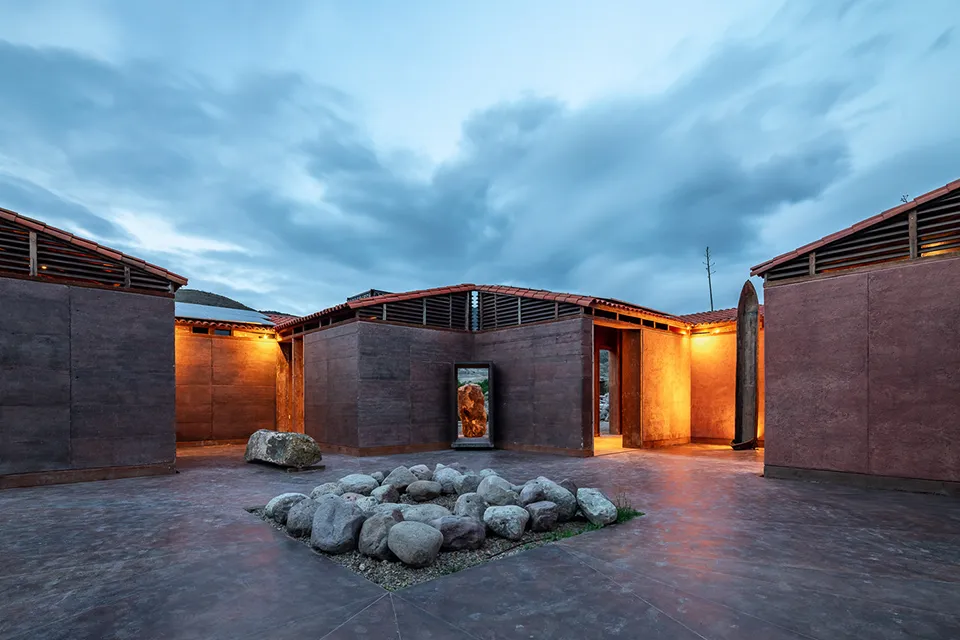 Casa Silencio