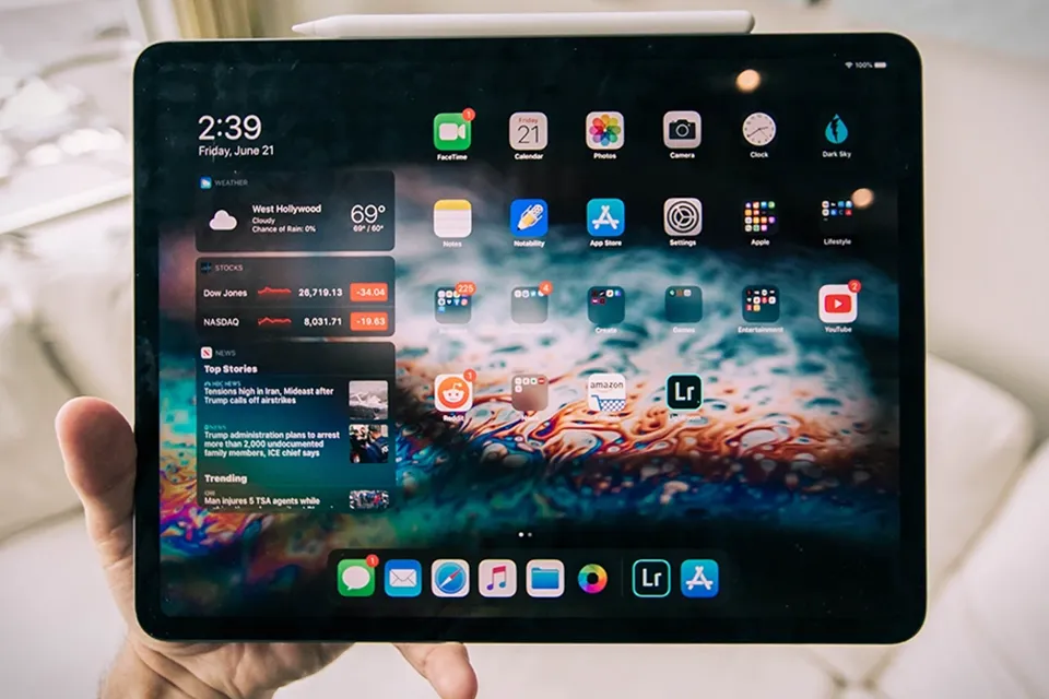 Creating and selling digital products or services, such as apps, e-books, or online courses.