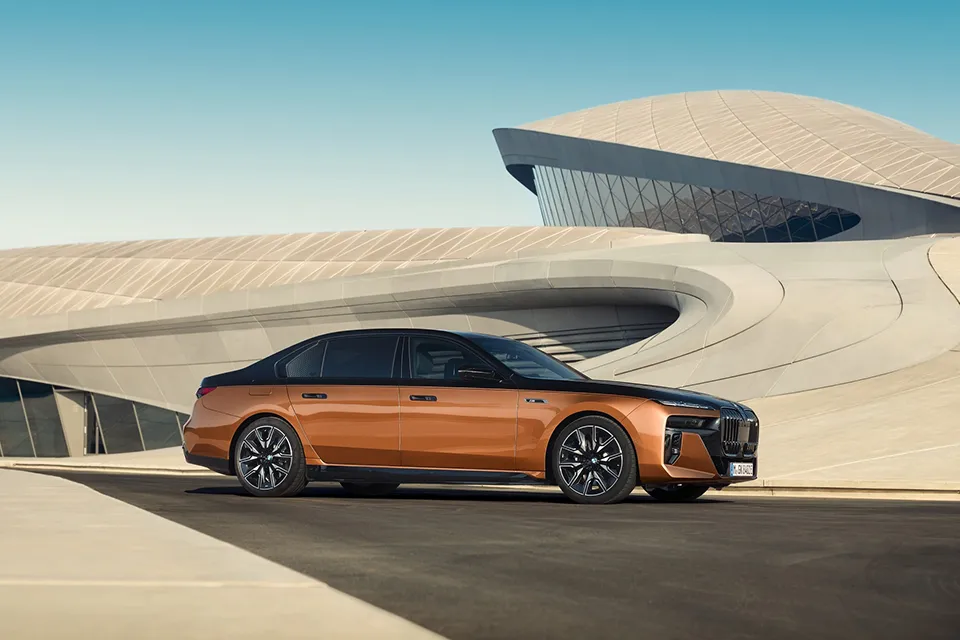 The 2024 BMW i7 M70 xDrive EV - Where Electric Innovation Meets Luxury Performance