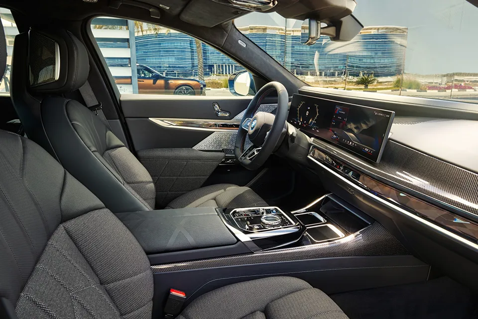 The 2024 BMW i7 M70 xDrive EV - Where Electric Innovation Meets Luxury Performance