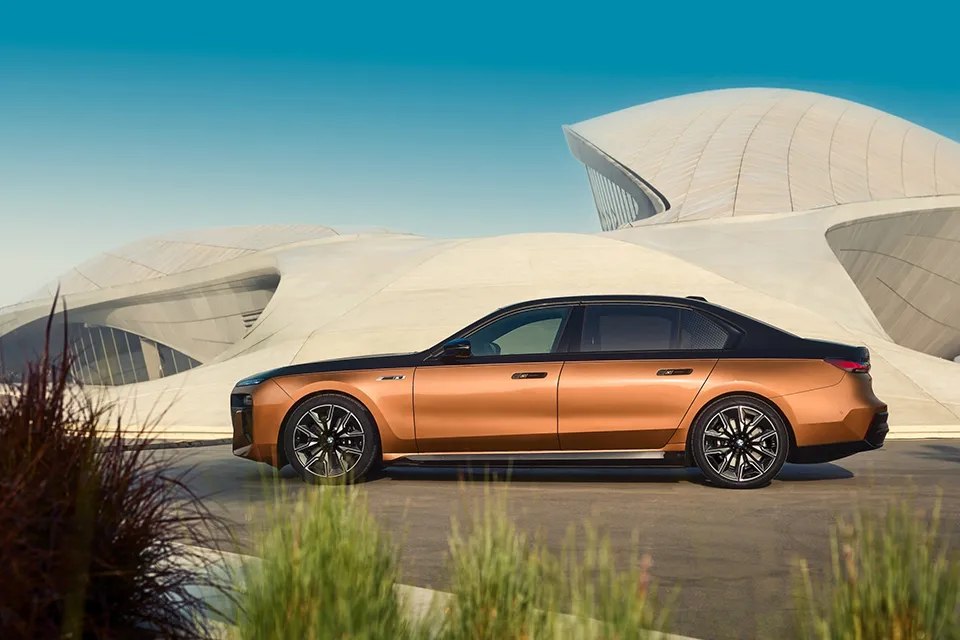 The 2024 BMW i7 M70 xDrive EV - Where Electric Innovation Meets Luxury Performance