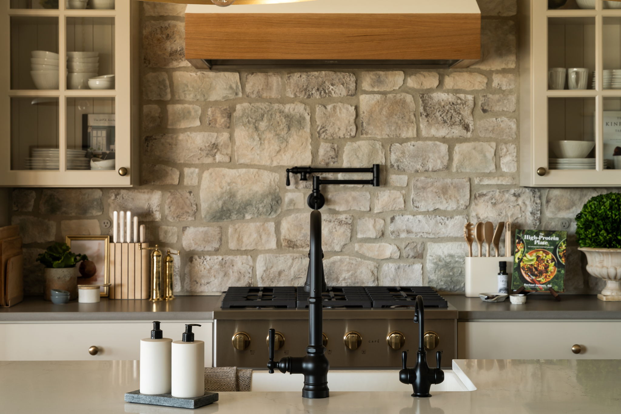 modern rustic cottage - Kitchen