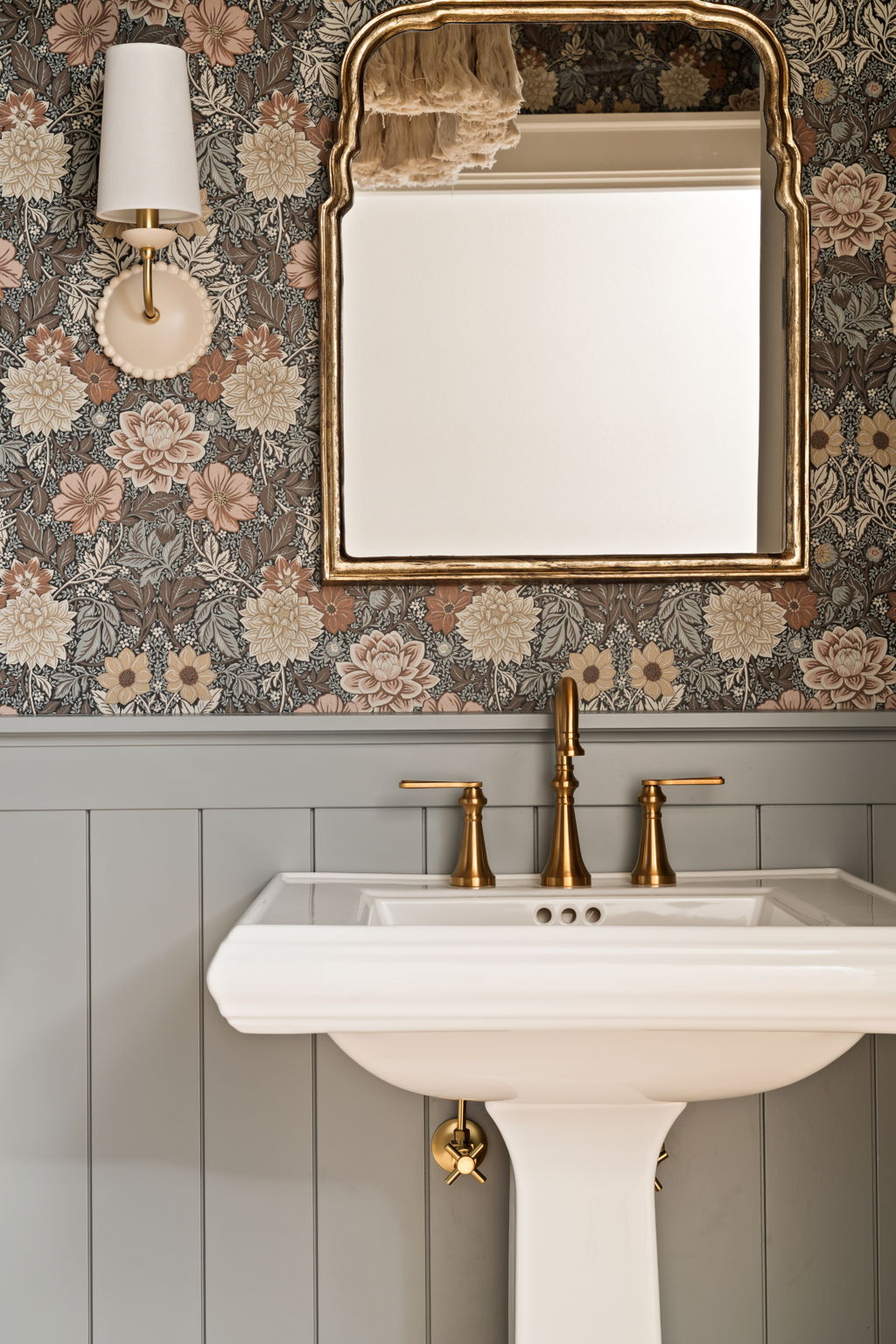 modern rustic cottage - Powder Room