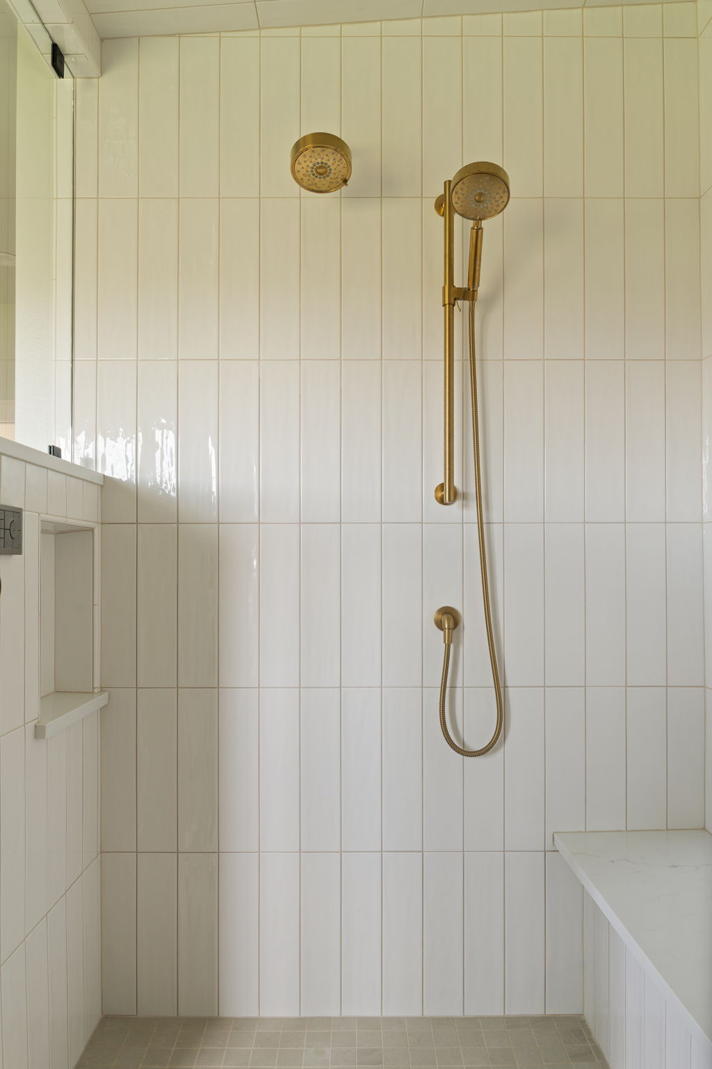 modern rustic cottage - Bathroom