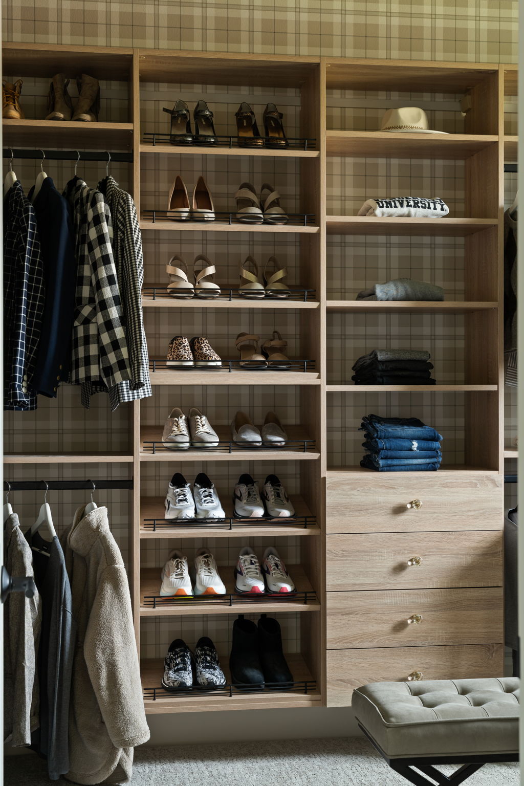 modern rustic cottage - Closet