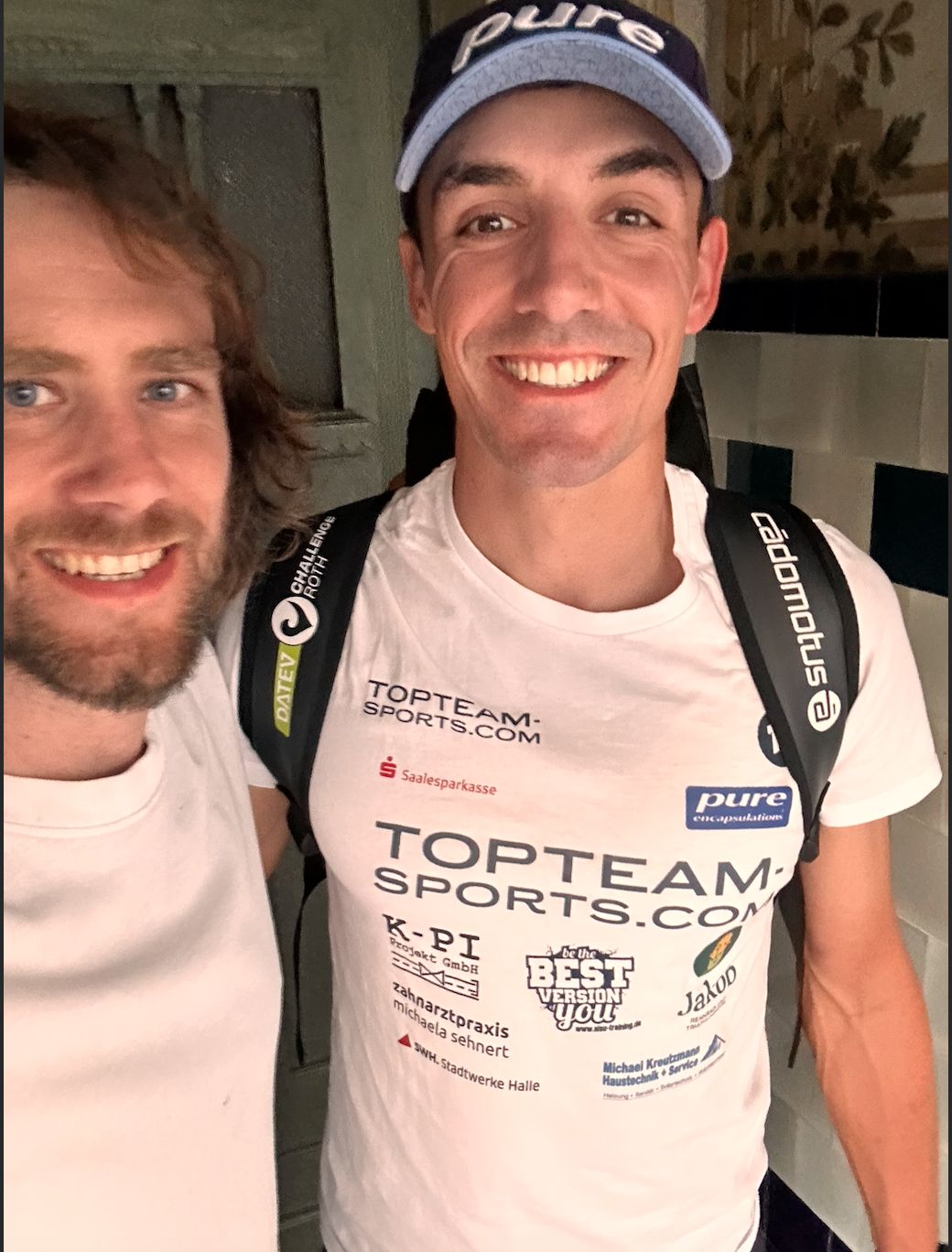 Physiotherapeut mit Willy Hirsch Profi Triathlet