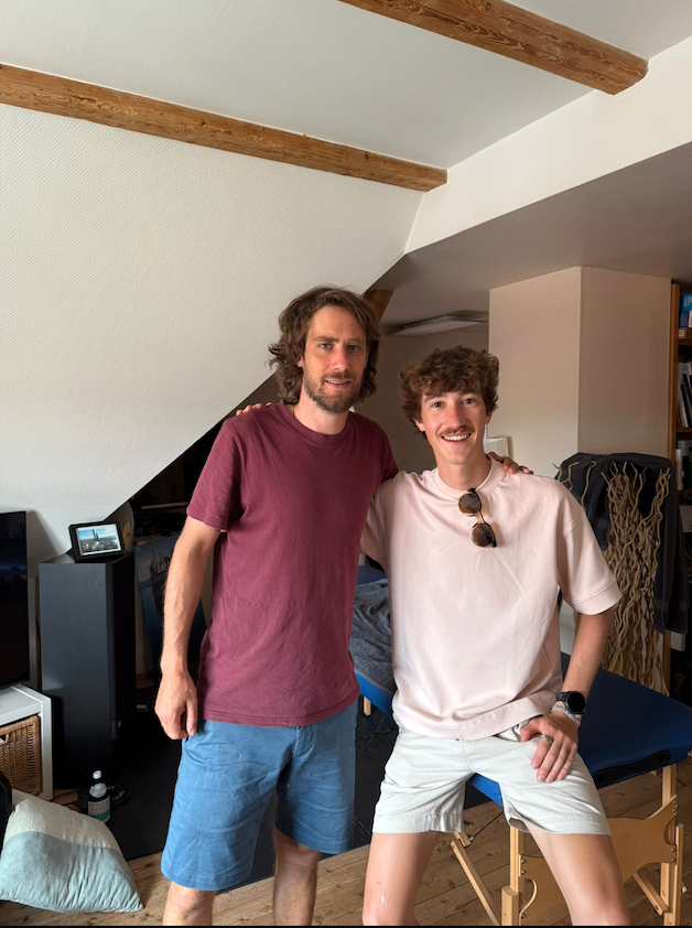 Physiotherapeut mit Profi Läufer Max Rahm