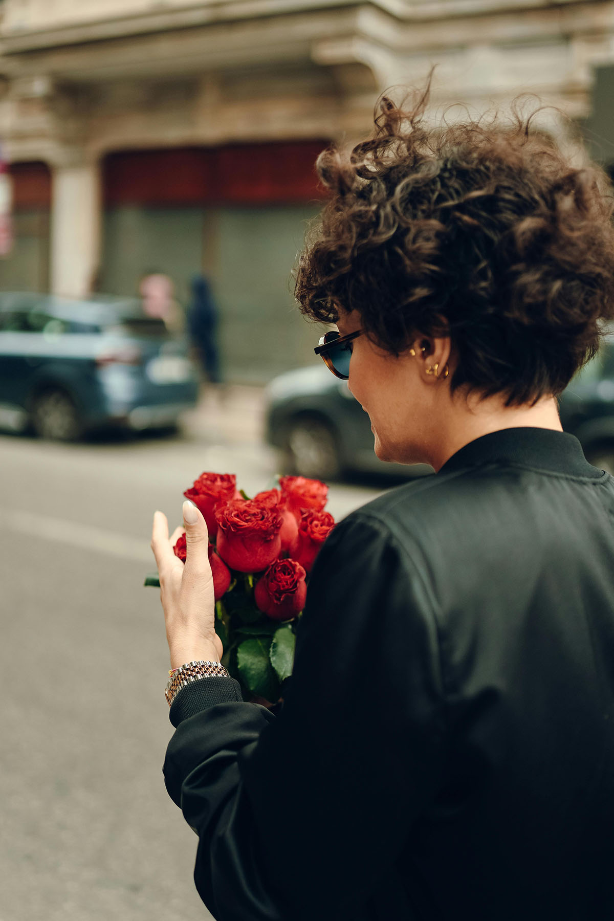 Roses, the New York State flower, in a fresh arrangement