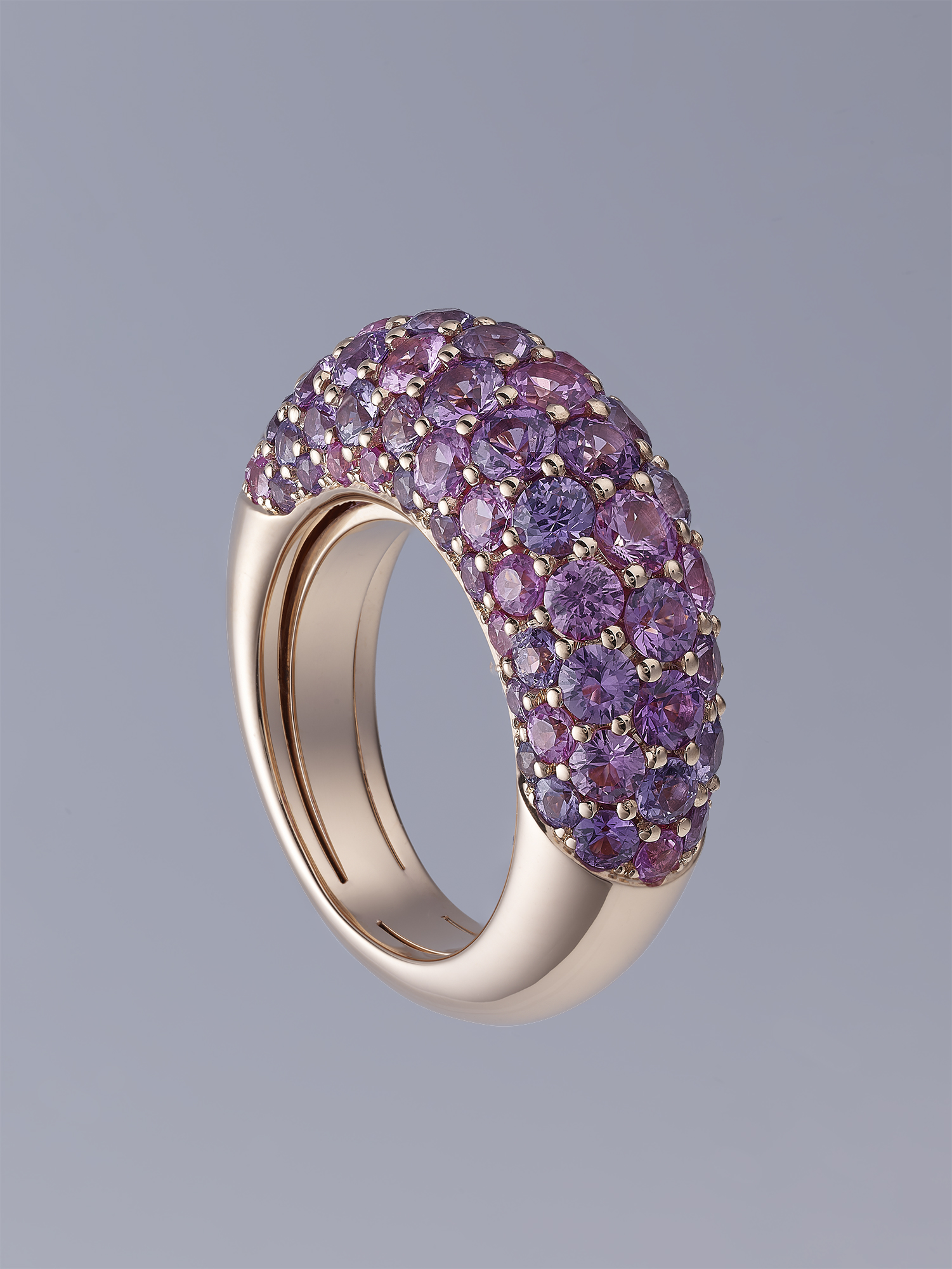 bague boule or avec des pierres roses et bleues, photographe philippe hahn