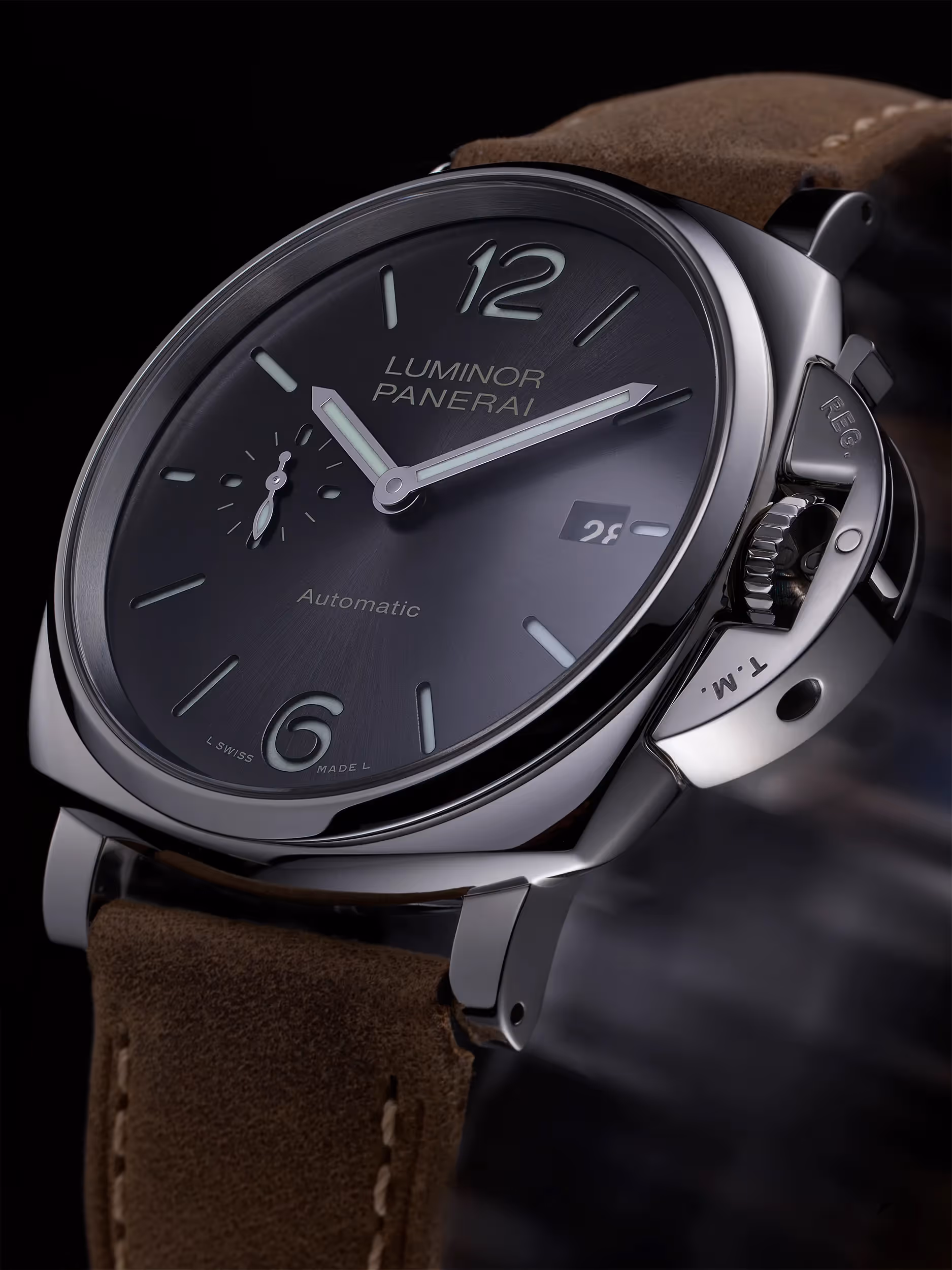 Magnifique prise de vue de la montre Panerai en 3/4 par Hahn Philippe shooting Studio