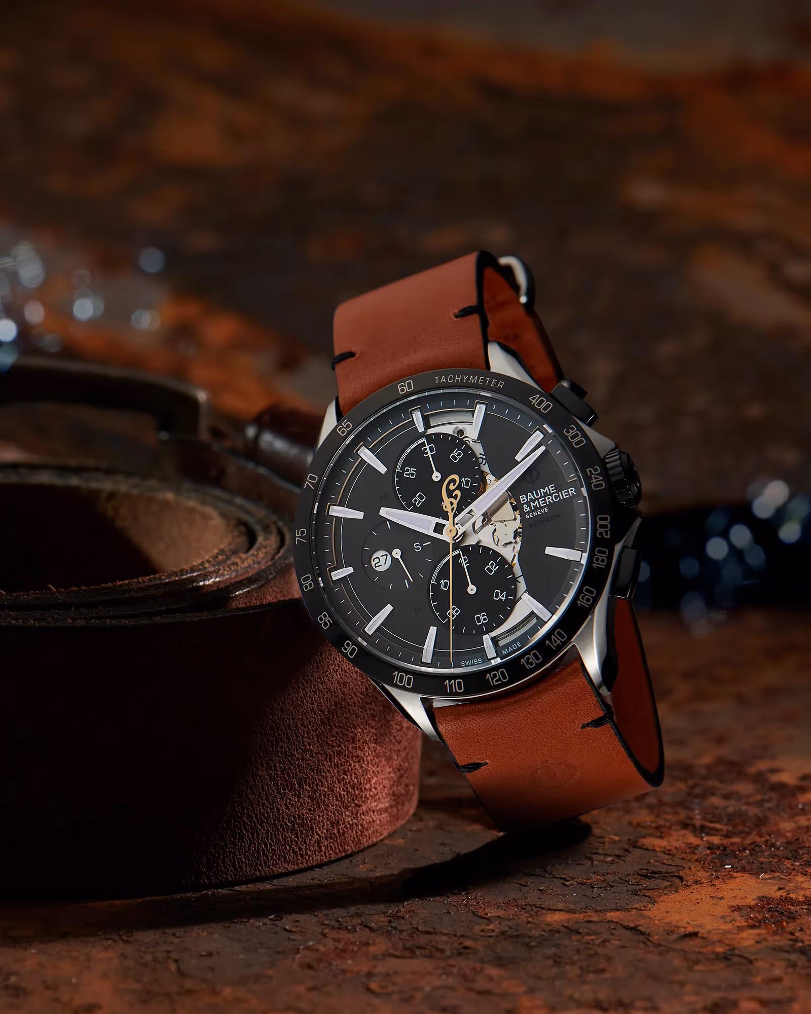 photographie d'ambiance de la montre de beaume et mercier, bracelet cuir