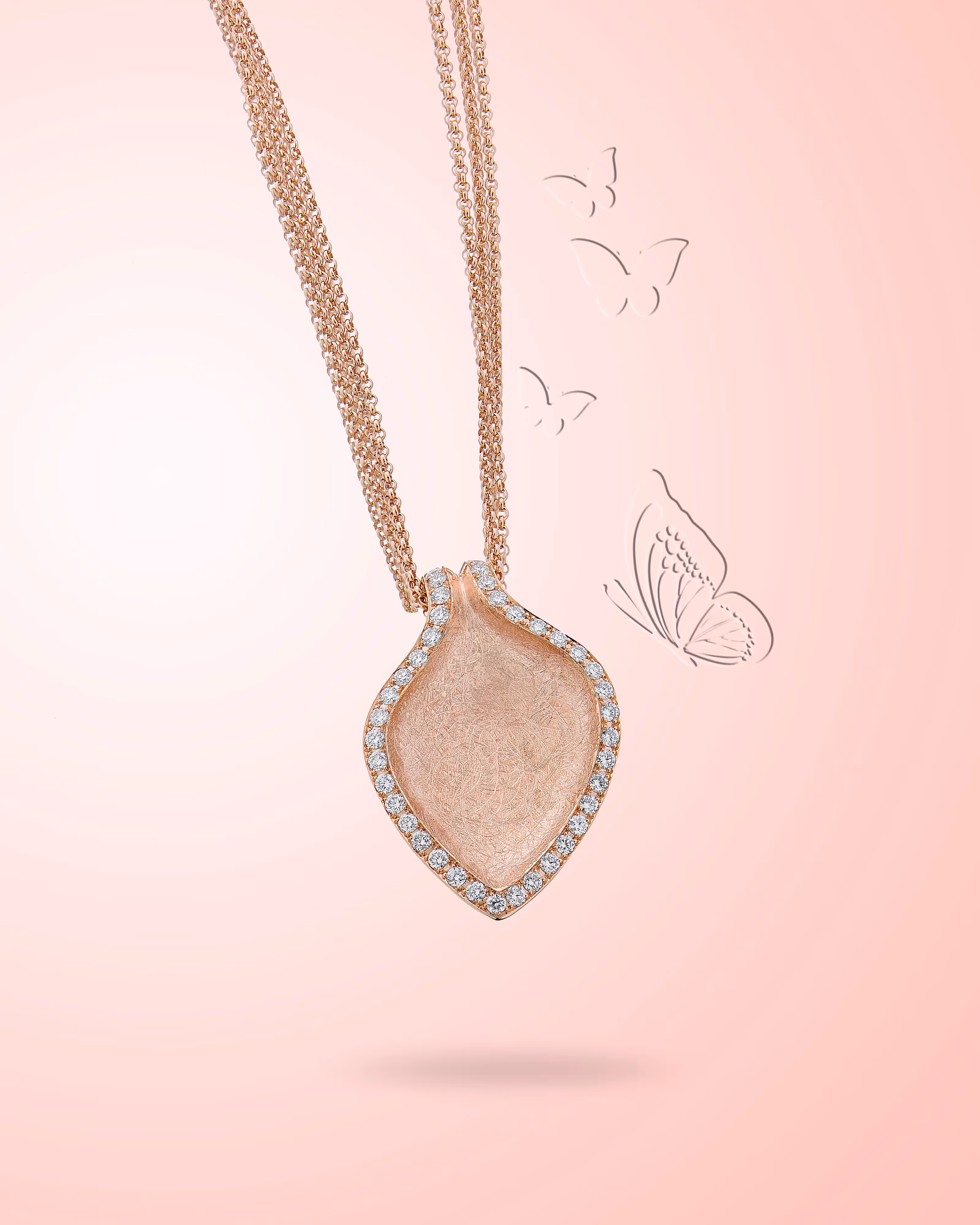image still life faite au studio de photographie de philippe hahn, collier et pendentif en or rose