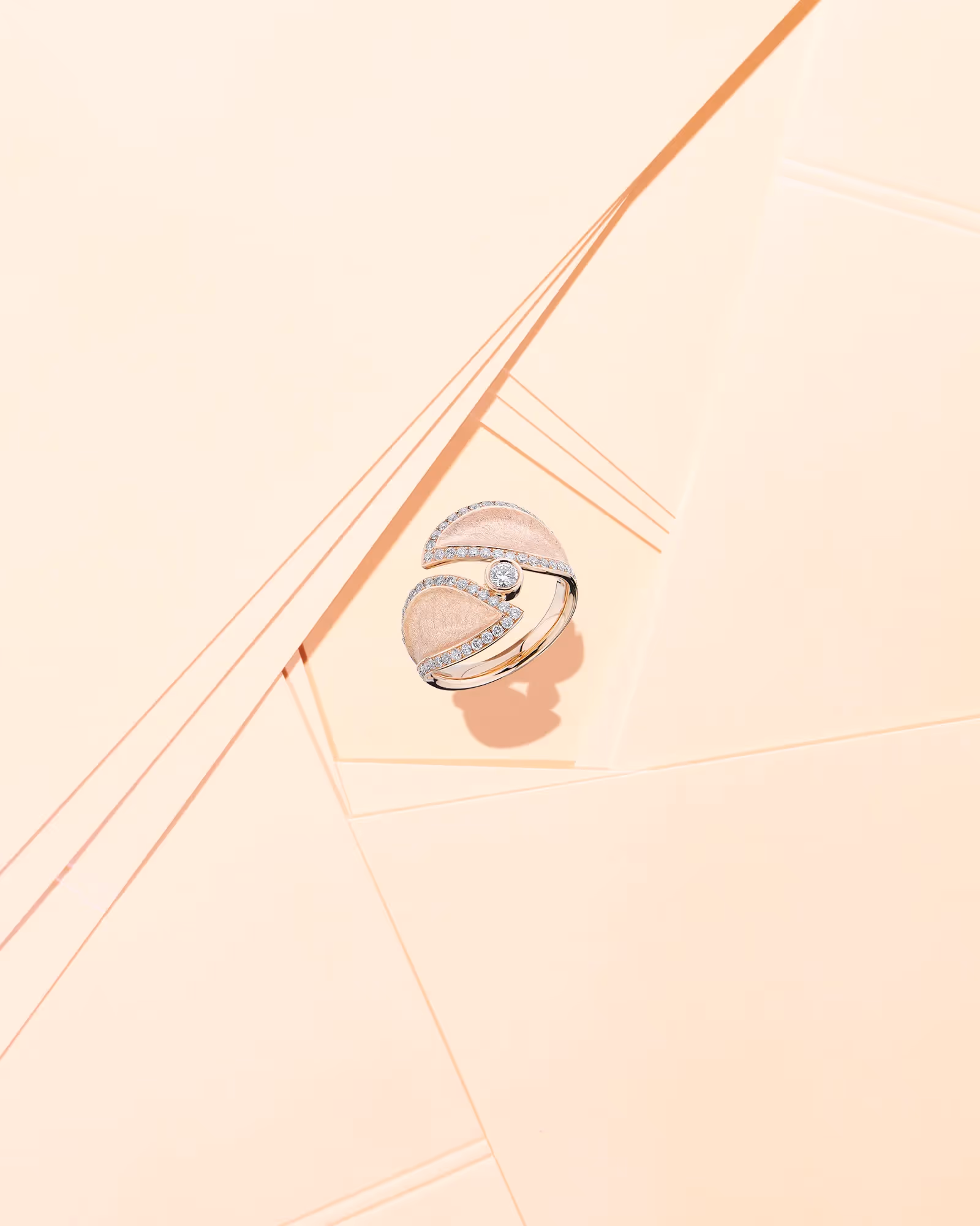 Bijoutier Frieden - image créative d'une bague en or rose