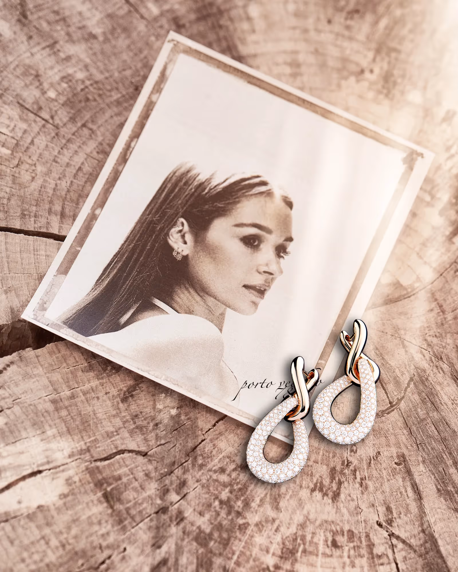 image créative de boucles d'oreille en or pavés de diamants photographe de bijoux philippe hahn