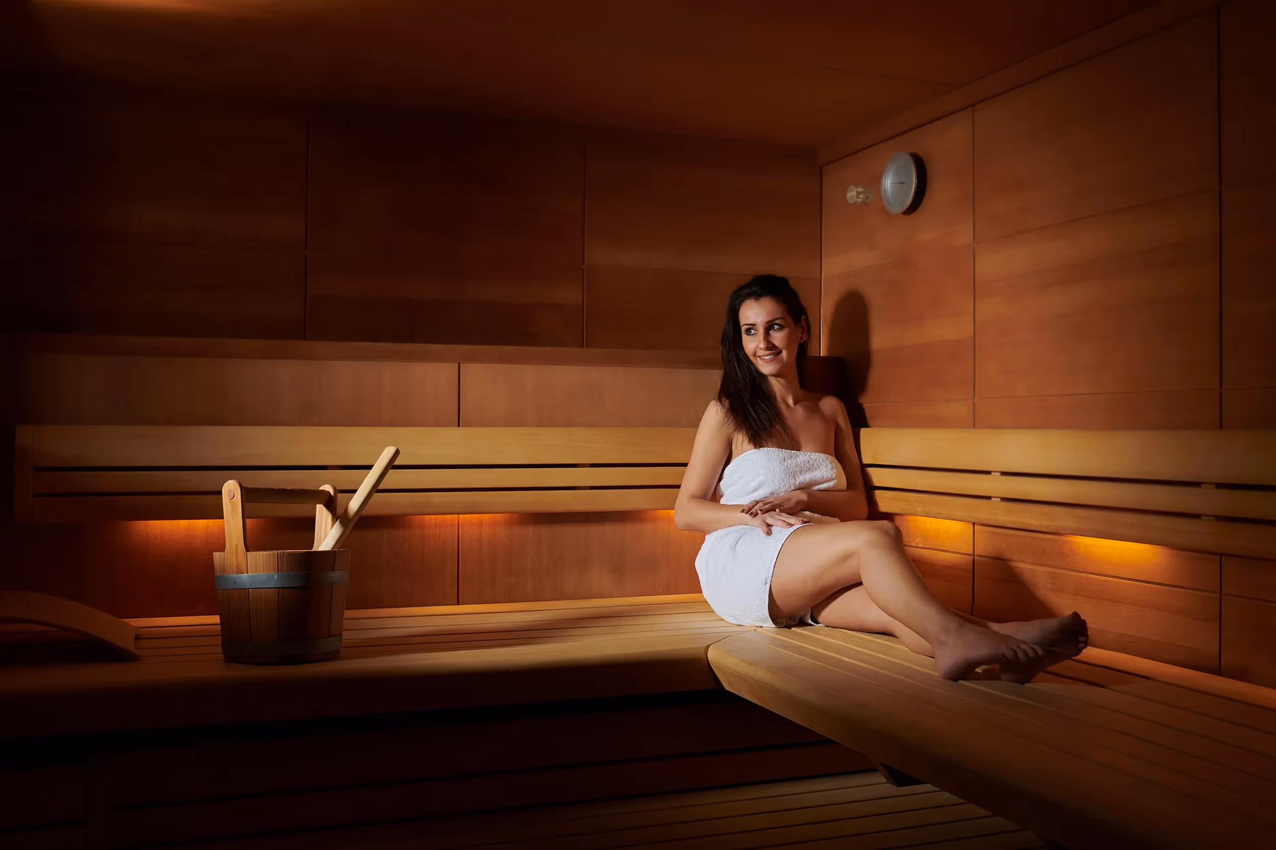 Shooting avec des mannequins dans le sauna de l hotel peche de vigne à rodern en alsace Ribeauvillé colmar