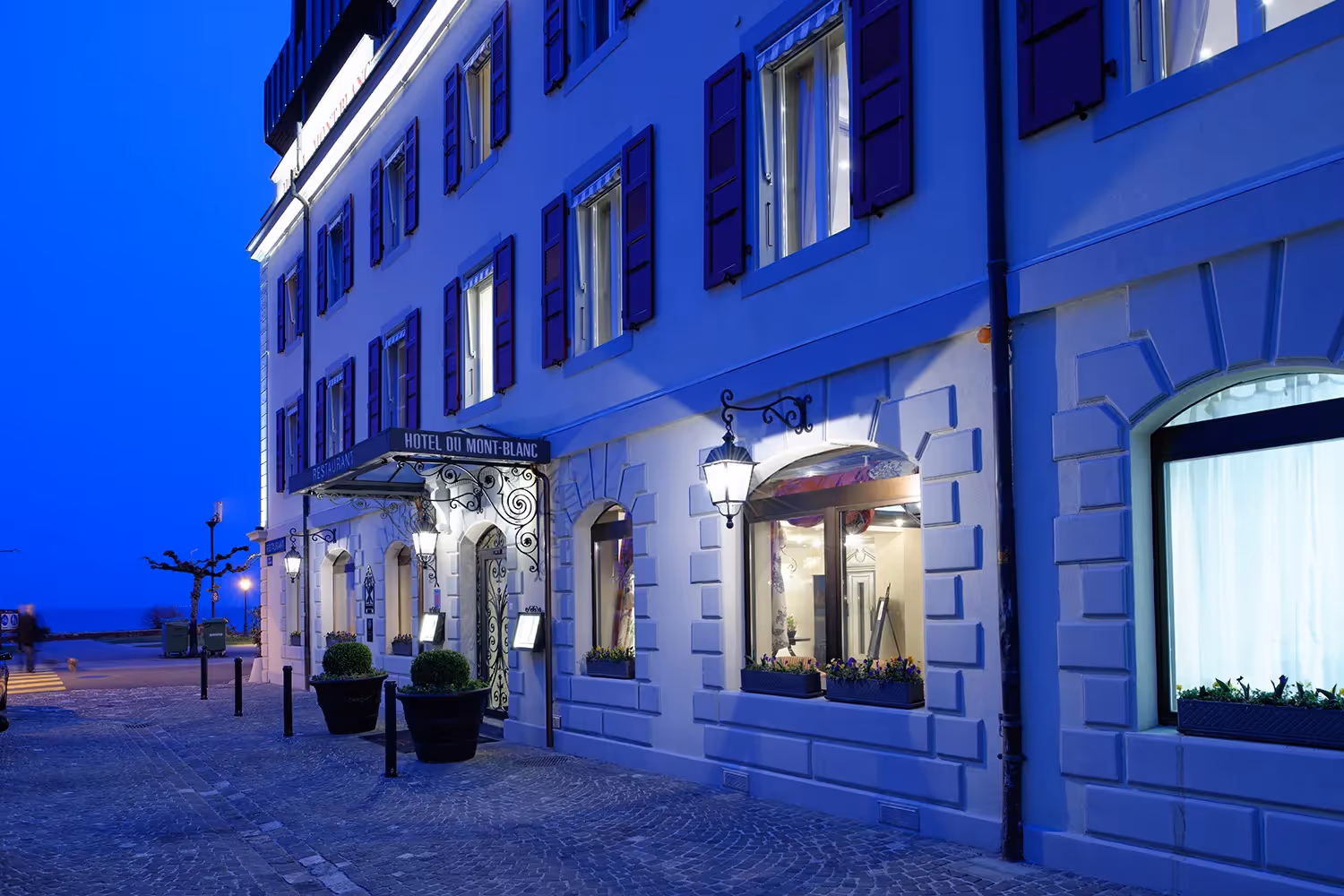 Facade de l'hôtel Mont Blanc au Lac à Morges en suisse
