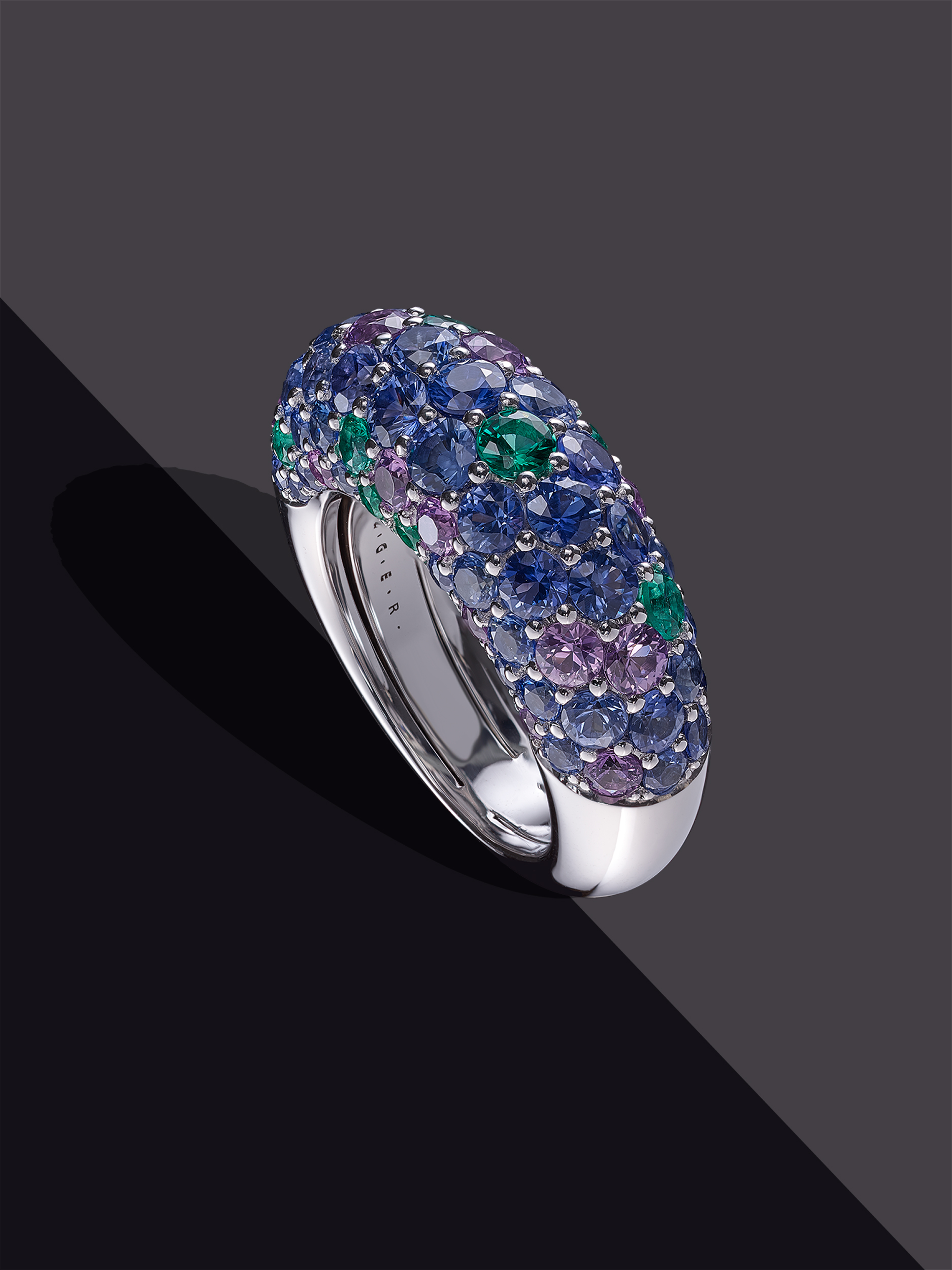 bague boule avec des pierres de couleur, photographe de bijoux philippe hahn