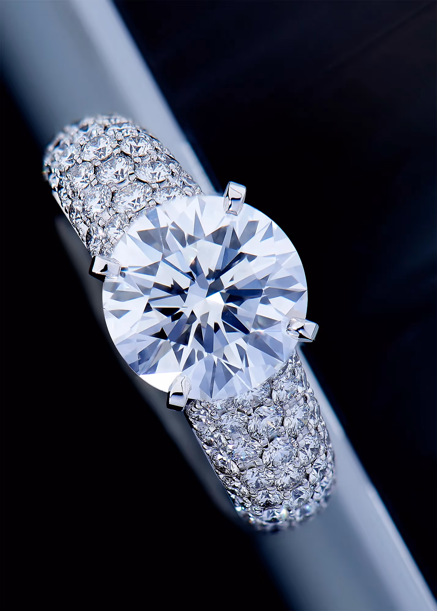 Bague pavage diamants et solitaire photographe de bijoux philippe hahn