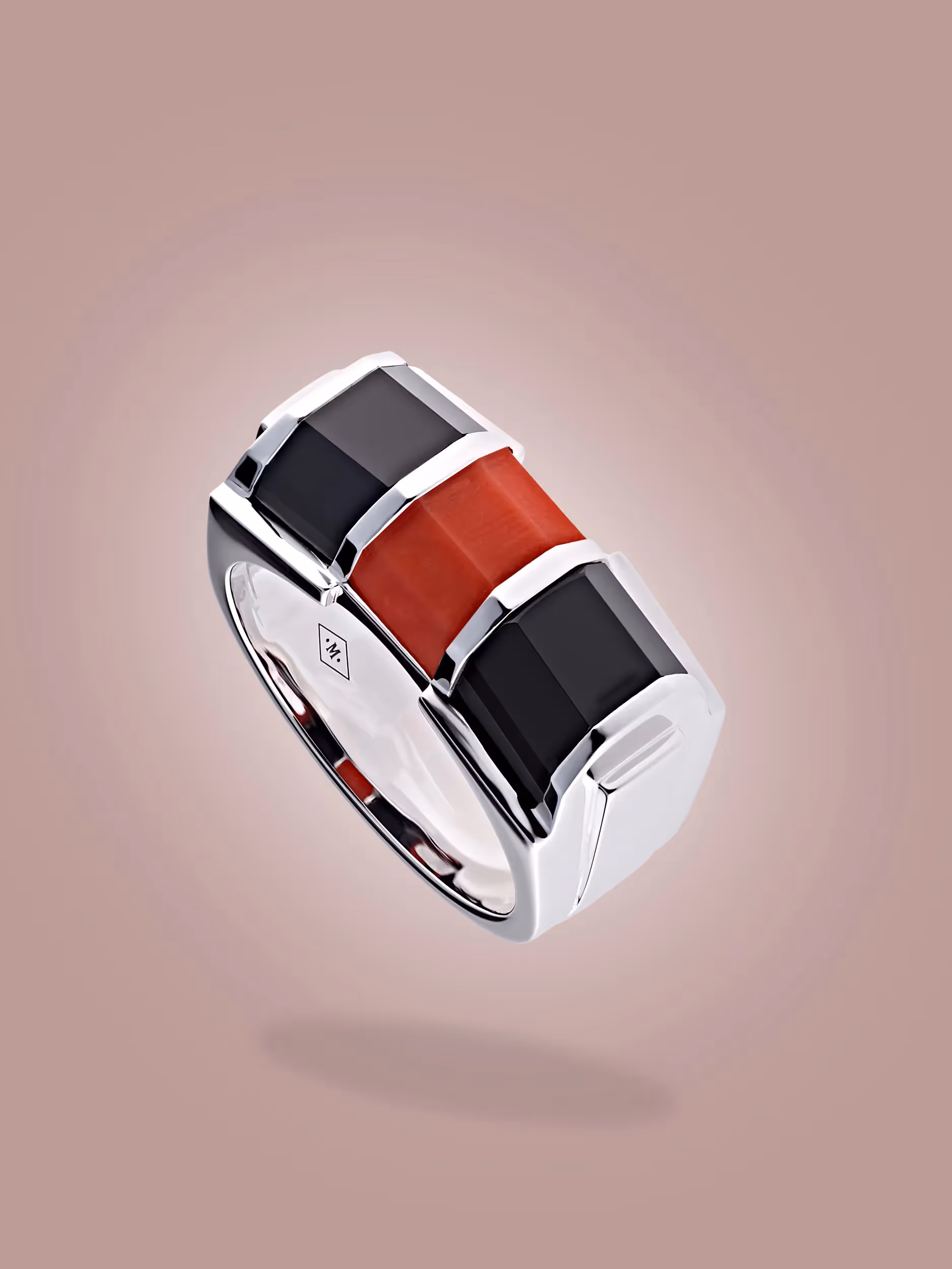 photographe de bijoux bague art deco or blanc avec du corail rouge et de l'onyx noir