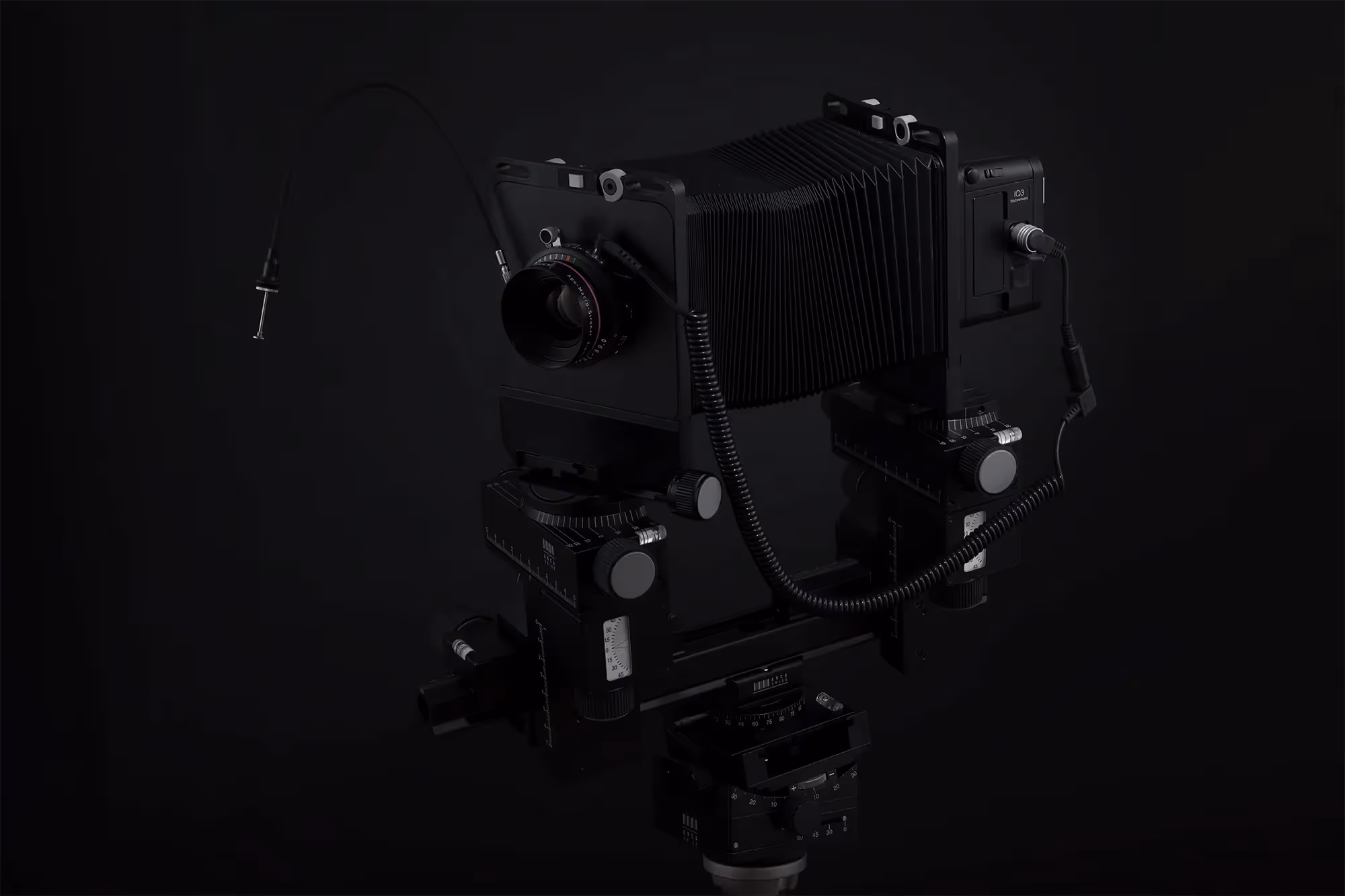 appareil photo spécialement conçu pour la photographie de bijoux et de montres de luxe. Philippe Hahn, photographe de studio a assemblé une chambre photographique Arca Swiss à un dos numérique Phaseone.